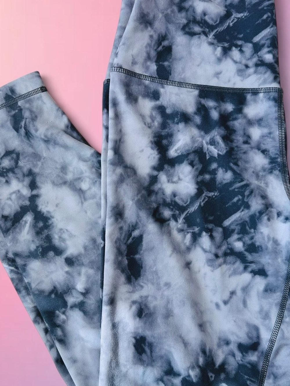 90 Degree By Reflex Black & Gray Tie-Dye Leggings